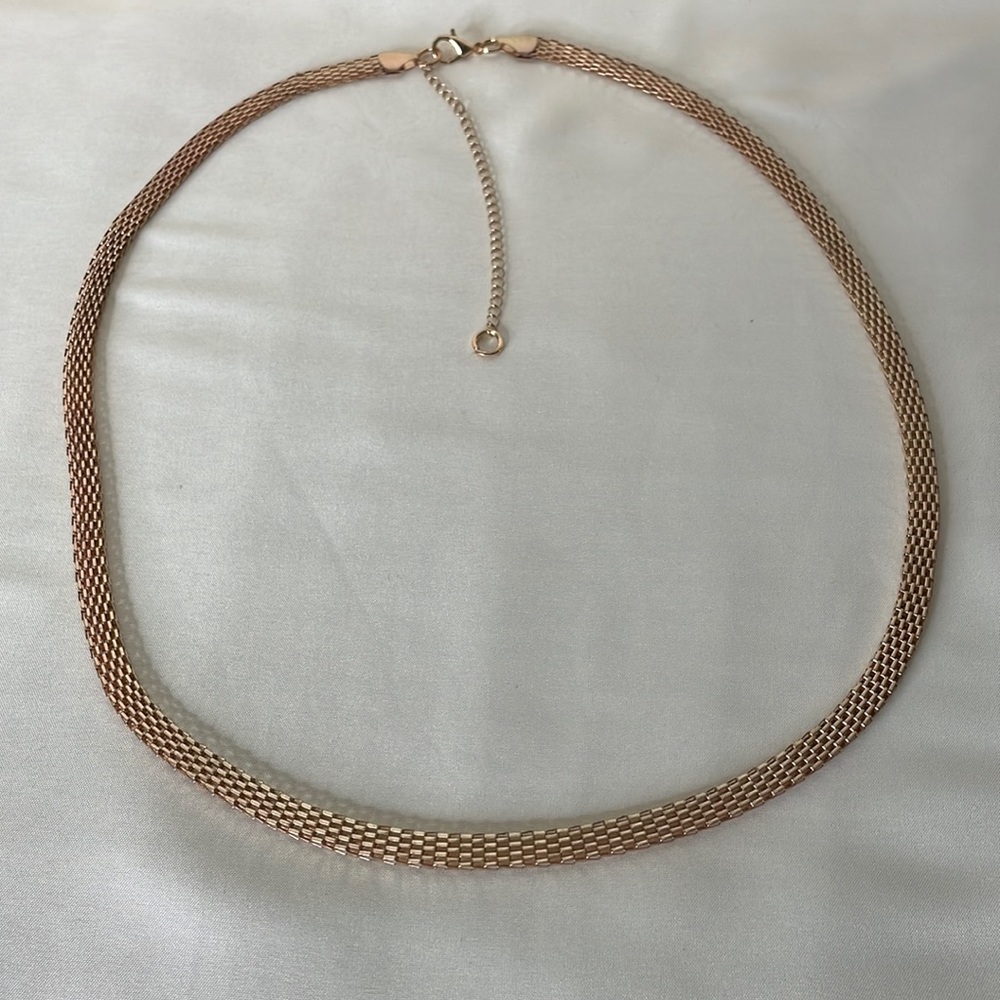 Flat linked necklace light copper tone